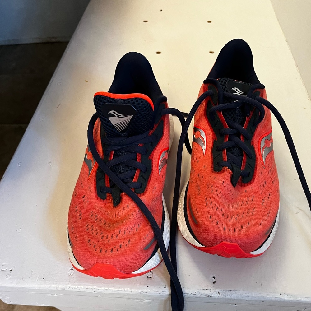 Saucony Women’s Triumph 19 Running Shoe- barely worn